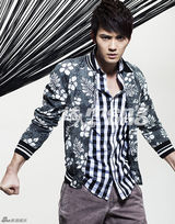 组图：徐正曦时尚大片玩转色彩 显型男魅力