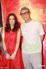 组图：陈奕迅曾志伟亮相《恋人絮语》首映 