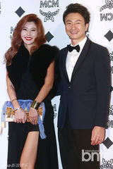 组图：少时徐贤等撑品牌活动 SHINee帅气献唱