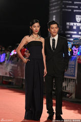 组图：林辰唏莫子仪登对亮相金钟奖红毯