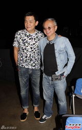 组图：李克勤助阵安全地带开唱 周慧敏现身捧场