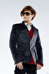 组图：JPM狂揽6项大奖 拍俊朗时尚写真