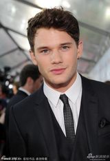 组图：《铁路劳工》首映 妮可基德曼微露乳沟