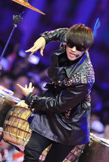 组图：亚运闭幕仁川十分钟表演 Rain激情献唱