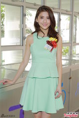 组图：吴千语裙装甜美亮相 否认自己是败金女