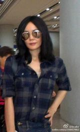 组图：王菲孤身素颜现身机场 传将出国休养