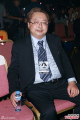 组图：钟嘉欣开唱似百变公主 郑欣宜等助阵