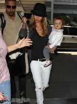 高清组图：杰西卡-阿尔芭携女儿出游 小奥诺不惧镜头