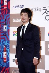 组图：韩国电影青龙奖首尔举行 红毯众星云集