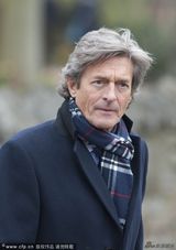 组图：格里菲斯葬礼举行 丹尼尔低调悼念