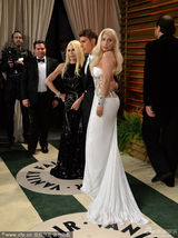 组图：奥斯卡晚宴养眼 可儿秀半球龙女大露背