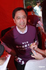 组图：曾志伟率众星做慈善 恭喜无线与四大唱片破冰