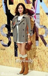 组图：郑允浩郑宇金智媛等为时尚活动站台