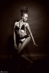 黑珍珠玛丽亚性感写真 蜂腰纤细星光毕露