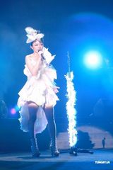 高清图：F.I.R.首登红馆意犹未尽 华丽造型震撼视觉