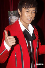 高清图：胡歌接棒成龙 与白冰演绎“神话”旋律