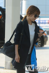 组图：宋智孝成宥利韩智慧便装现身机场赴香港