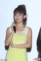 组图：郭书瑶亮相宣传萌样娇俏