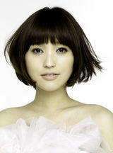 幻灯图：金莎为韩国杂志拍写真 露肩上演“冰美人”