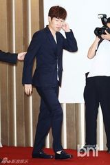 组图：韩球星朴智星公开恋情 爱上美女主播