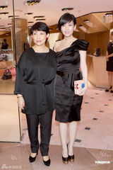 周慧敏自言有不少同志朋友 赌王四太送何超盈首饰