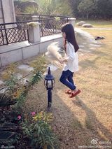 组图：童年小龙女演员超萌生活照 可爱似洋娃娃