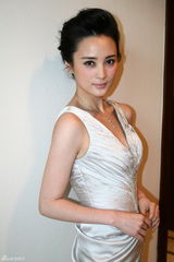 高清图：蒋勤勤性感出镜 复出代言猛吸金