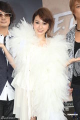 组图：飞与阿沁宣布分手时间敏感  否认为发片宣传 