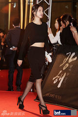 组图：李秉宪韩孝珠等亮相《光海》红毯秀