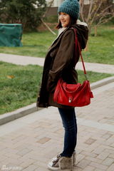 组图：刘芸冬日私服街拍  青春洋溢展率真个性