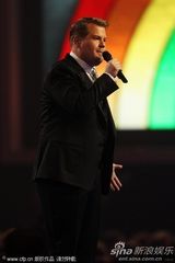 组图：第32届全英音乐奖 詹姆斯-科登怀念惠特尼