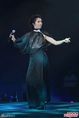 高清图：众巨星撑场雷颂德个唱 杨千嬅蕾丝诱惑