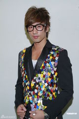 组图：王璐瑶称情欲短信真实 并非借余文乐上位