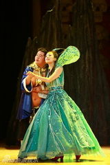 幻灯图：贾宝玉《红楼西游》爱上GAGA版白骨精