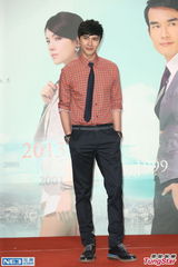 组图：林心如夸杨一展身材肥美 拍偶像剧无压力