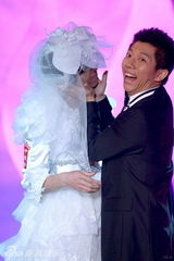 组图：中歌榜提名揭晓 尚雯婕李宇春等上演婚纱秀