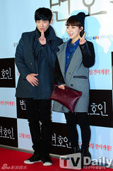 组图：崔始源金荷娜李升基等为《辩护人》站台