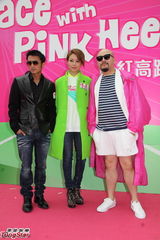 组图：容祖儿否认崩溃不恨何韵诗 谢霆锋现身力挺