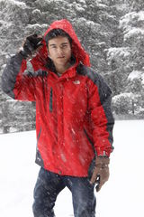 组图：《白色之恋》日本开拍 谢欣颖享受恋情暂不婚