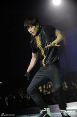 组图：容祖儿献唱音乐派对 劲歌热舞魅力四射