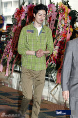 组图：韩星赵仁成出席2012春装品牌时装秀活动