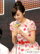 组图：少女时代Tiffany与孙浩英演音乐剧《Fame》