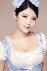 组图：徐冬冬写真制服诱惑秀酥胸