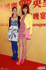 组图：谢霆锋出席英皇春茗 姗姗来迟拒受访