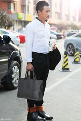 组图：何晟铭街拍黑白灰搭配变商务绅士