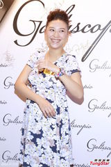 组图：应采儿挺6个月身孕 周慧敏优雅现身活动