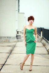 组图：陈美行春之精灵写真曝光 低胸裸肩极致美艳