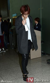 组图：《音乐中心》登泰国 SHINee闪耀2NE1酷帅