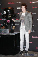 组图：金珠丽着热裤出席派对 MBLAQ李准帅气无限