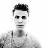 组图：《吸血鬼日记》主创黑白漫展照片曝光